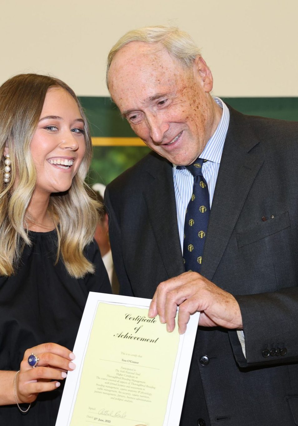 National Stud Graduation  Tues 28 June 2022
Tess O’Connor accepting her certificate from Matt Dempsey
Photo.carolinenorris.ie